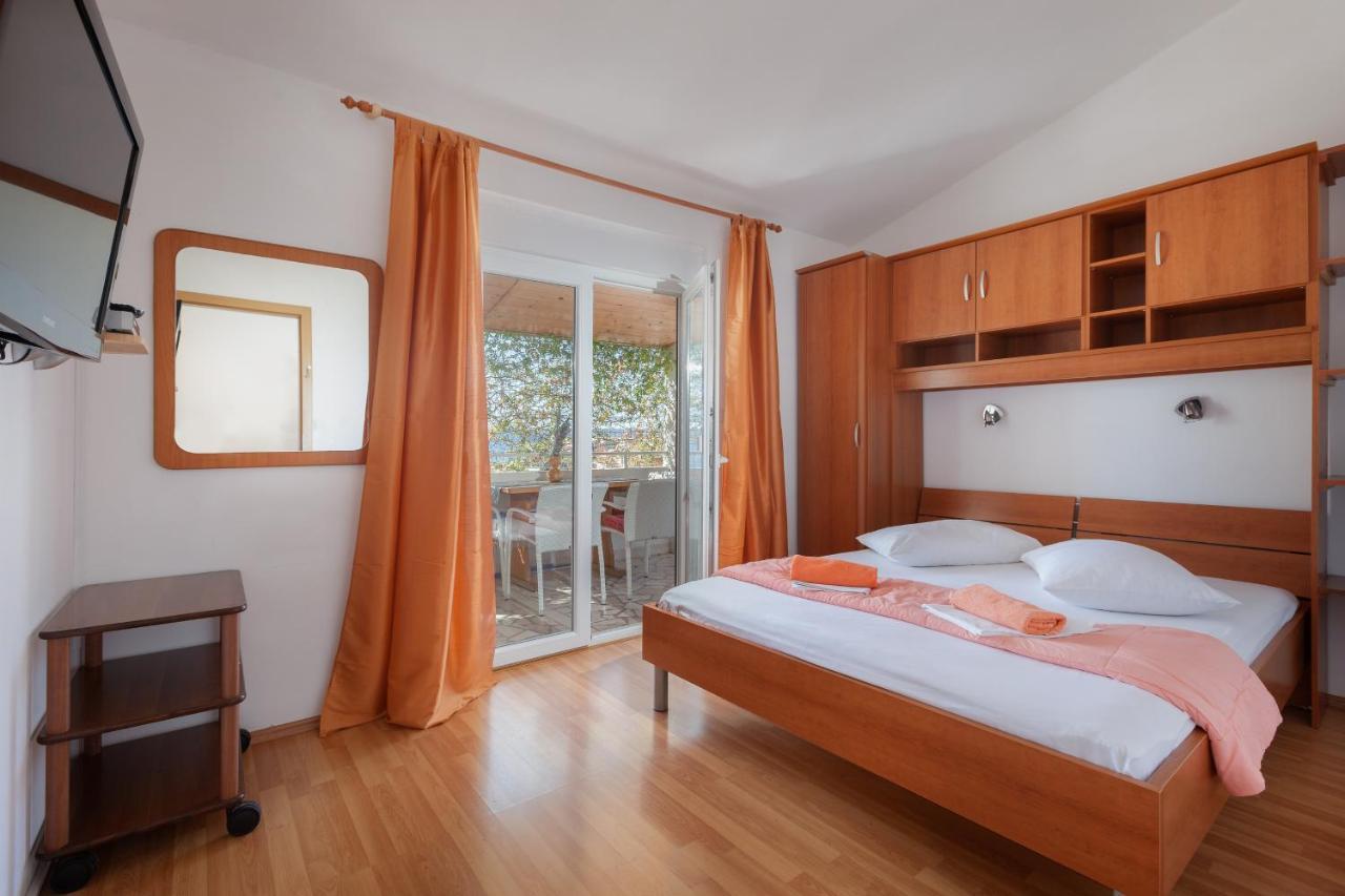Apartments By The Sea Igrane, Makarska - 310 외부 사진