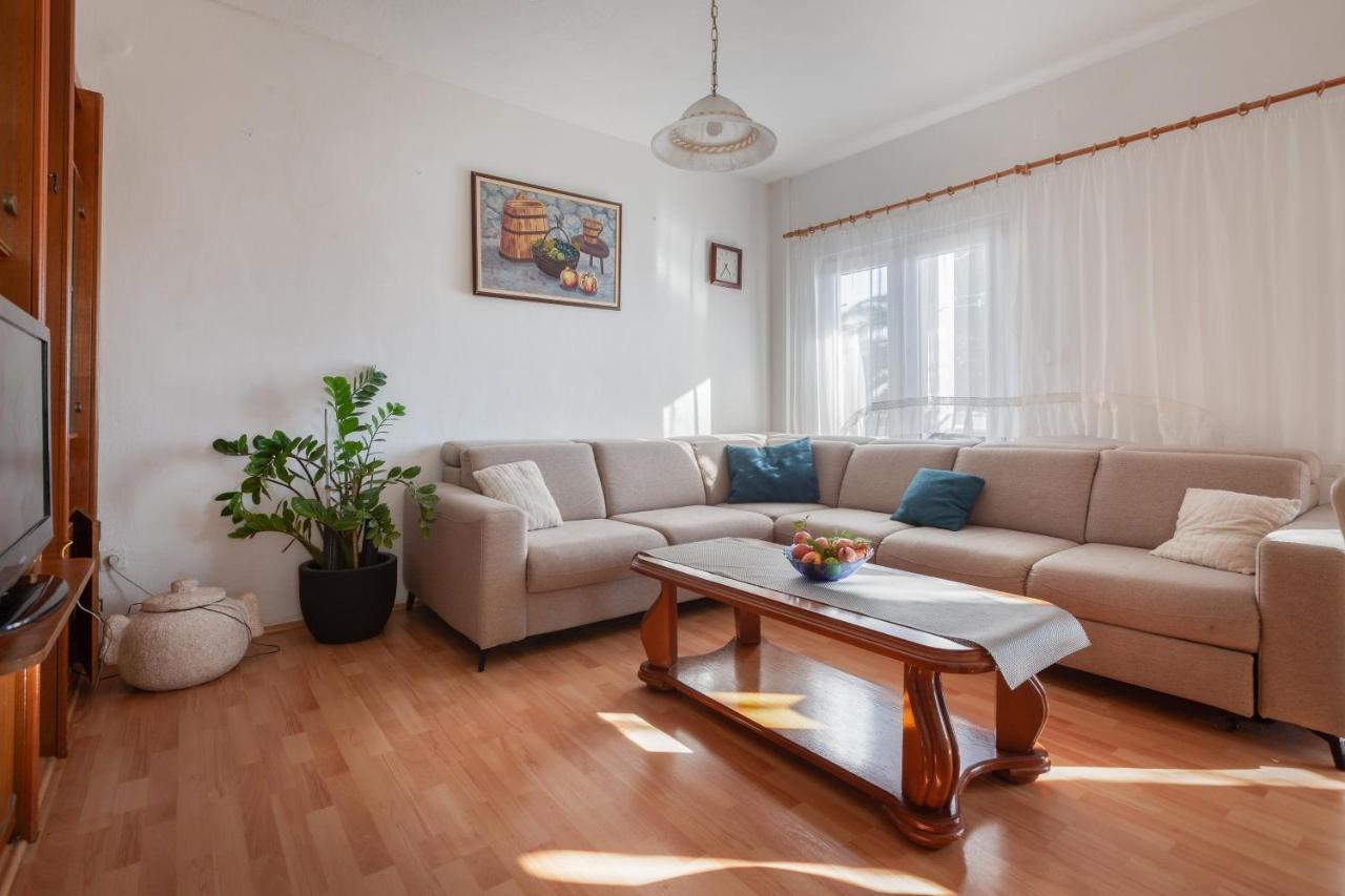 Apartments By The Sea Igrane, Makarska - 310 외부 사진