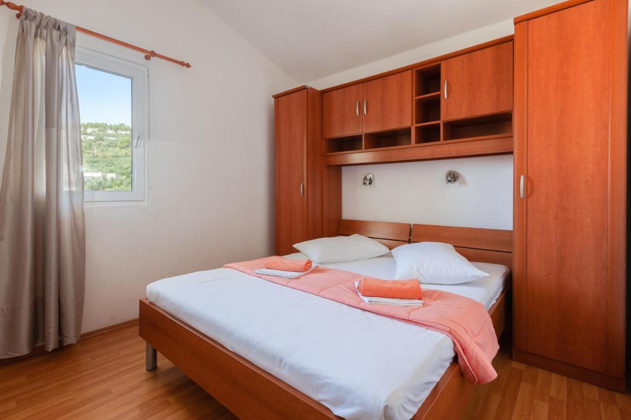 Apartments By The Sea Igrane, Makarska - 310 외부 사진