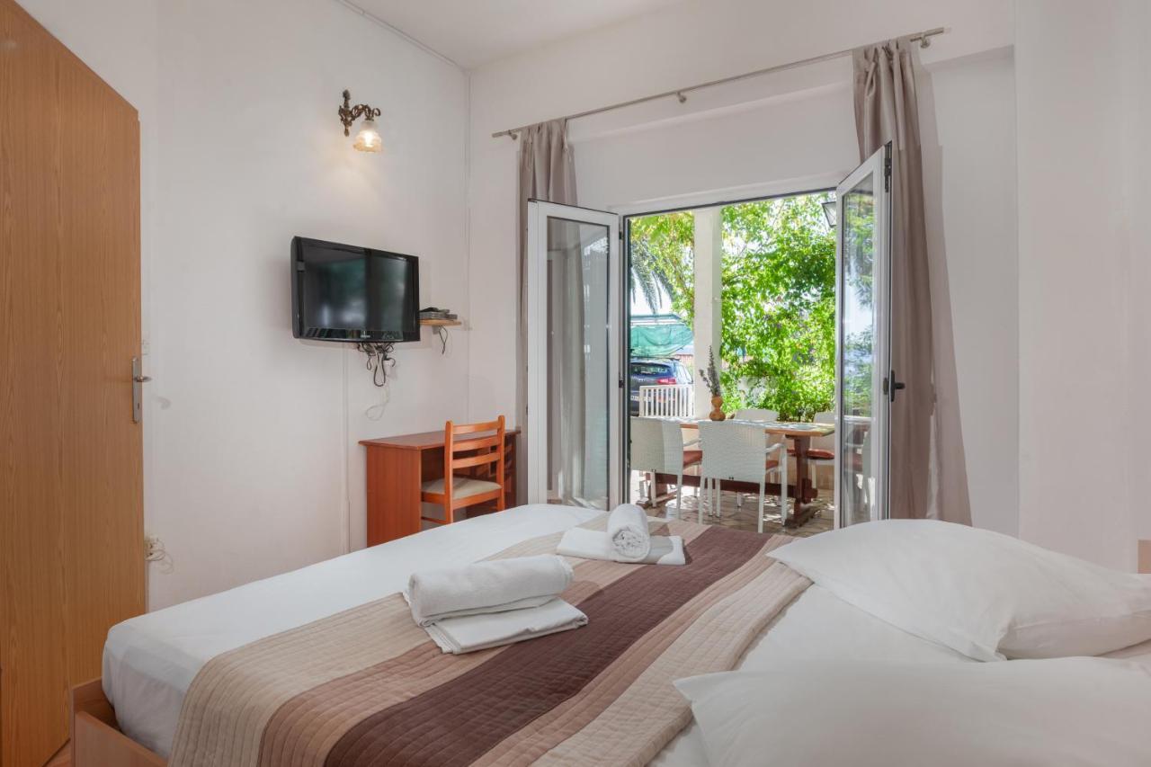 Apartments By The Sea Igrane, Makarska - 310 외부 사진