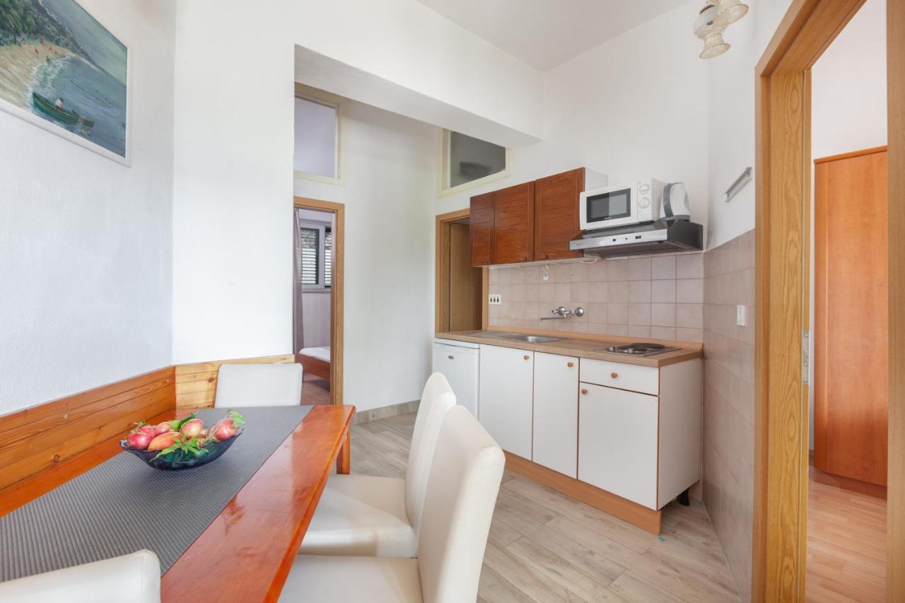 Apartments By The Sea Igrane, Makarska - 310 외부 사진